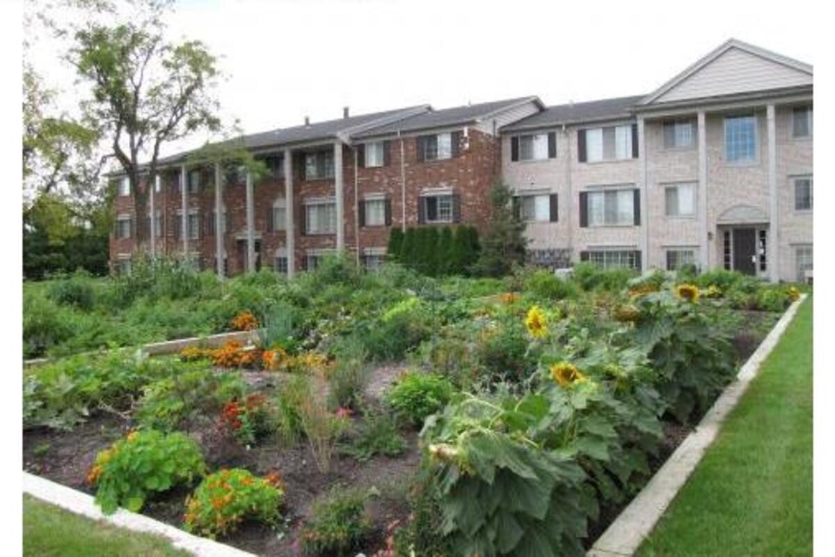 Woodbury Gardens Apartments & Townhomes Exterior