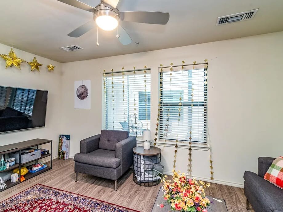 Yugo Austin Corner Amenities