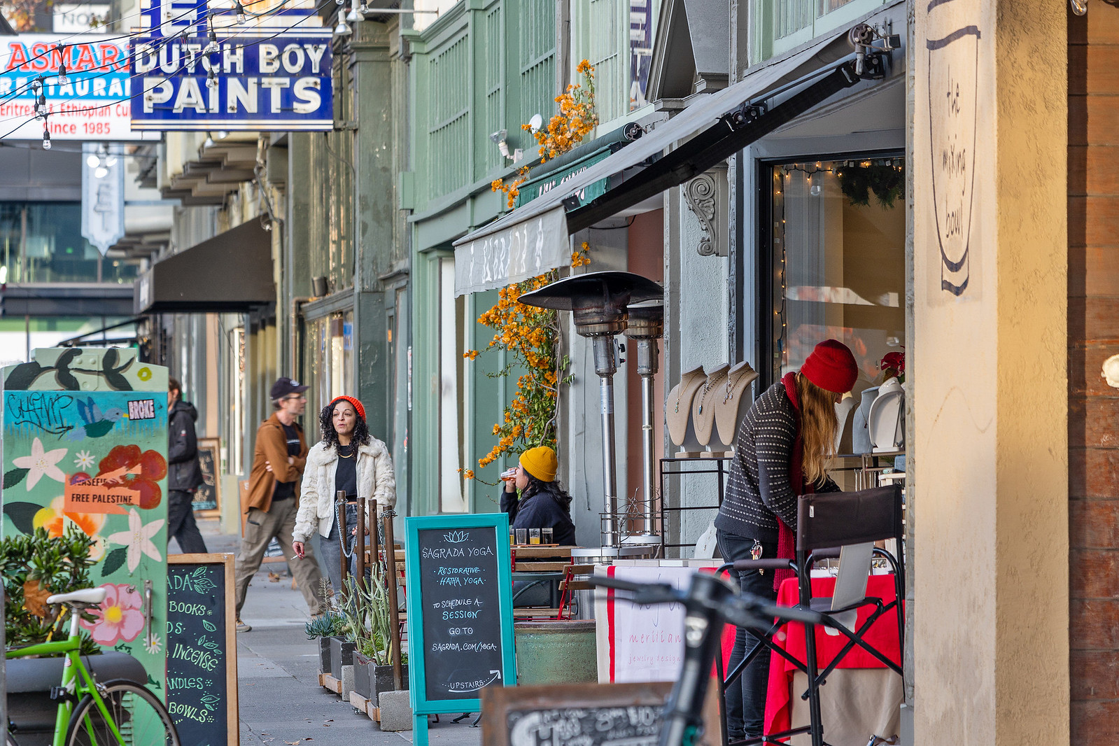 Temescal Place Exterior