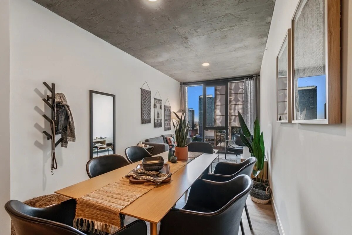 X Phoenix Amenities
