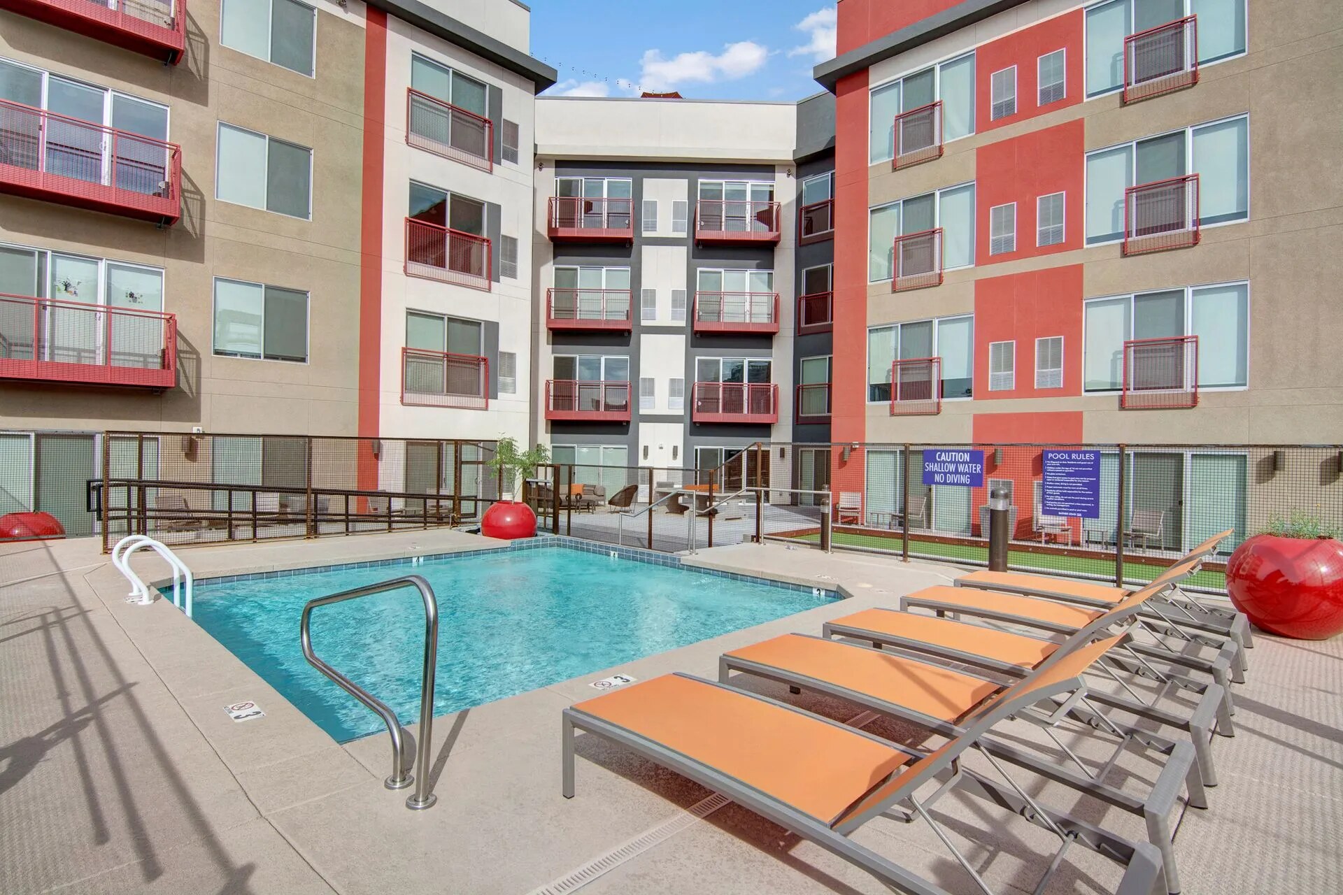 Proxy 333 Exterior