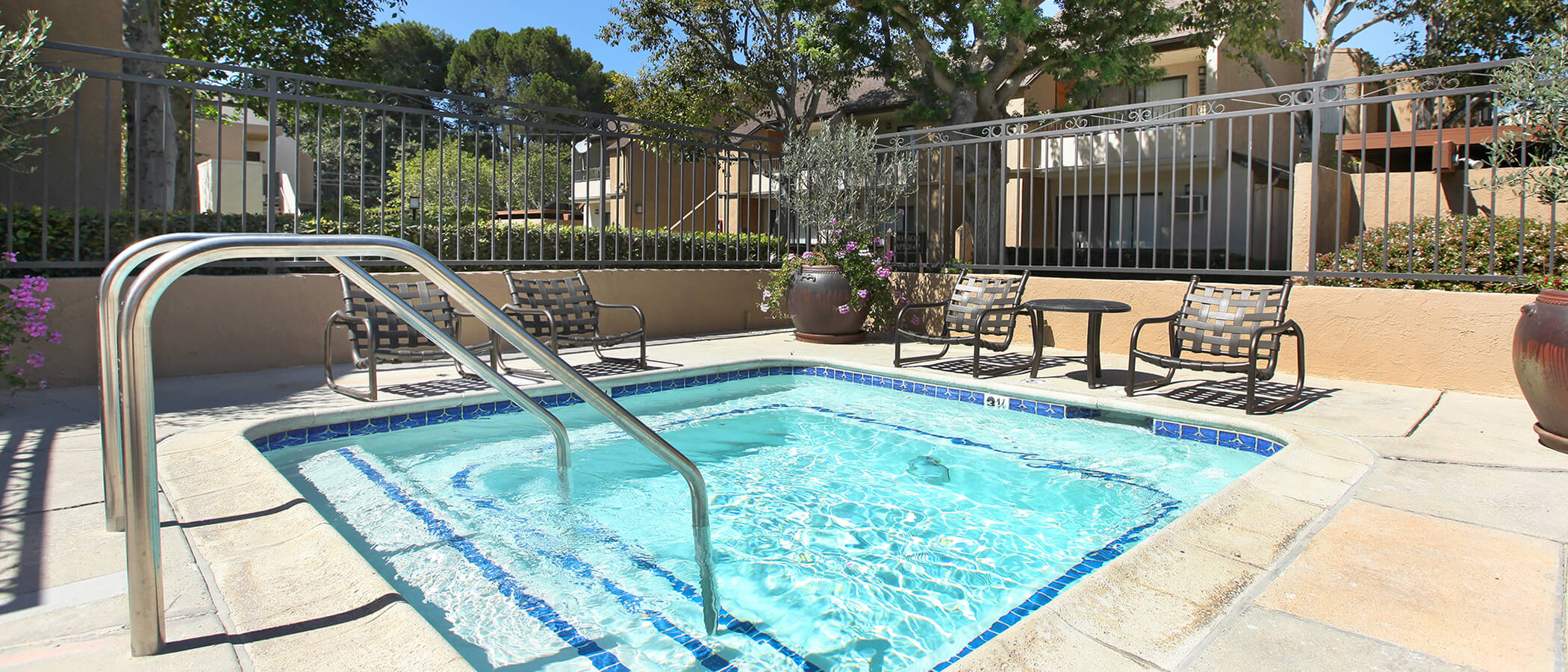 Mesa Pines Apartments Amenities
