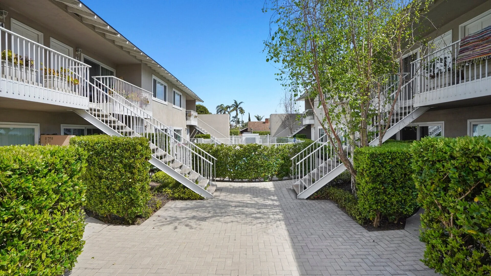 Newport Courtyard Exterior