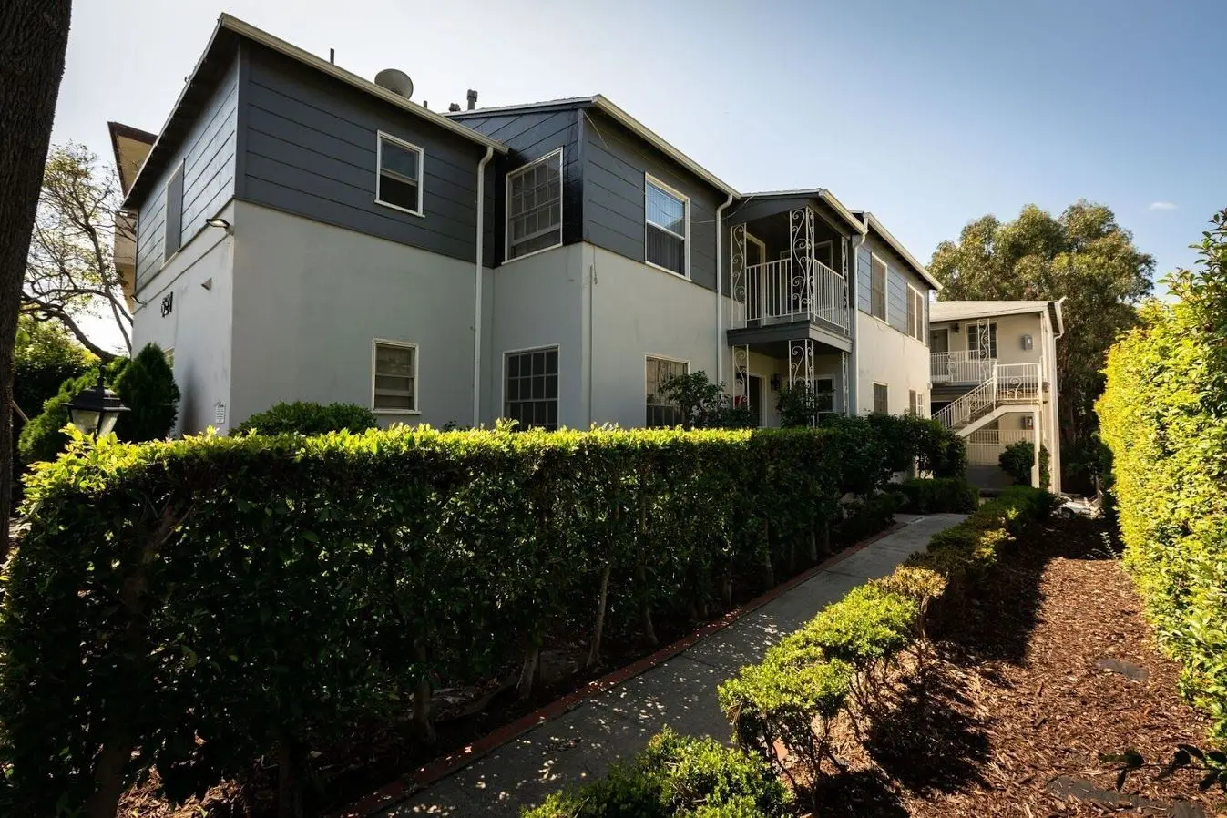 621 Midvale Apartments exterior