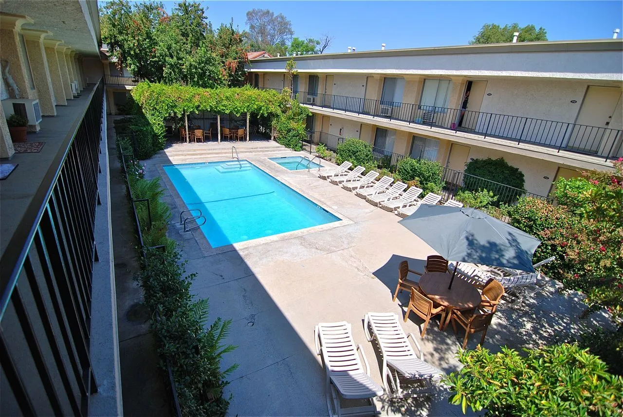 Gateway Tarzana Apartments exterior