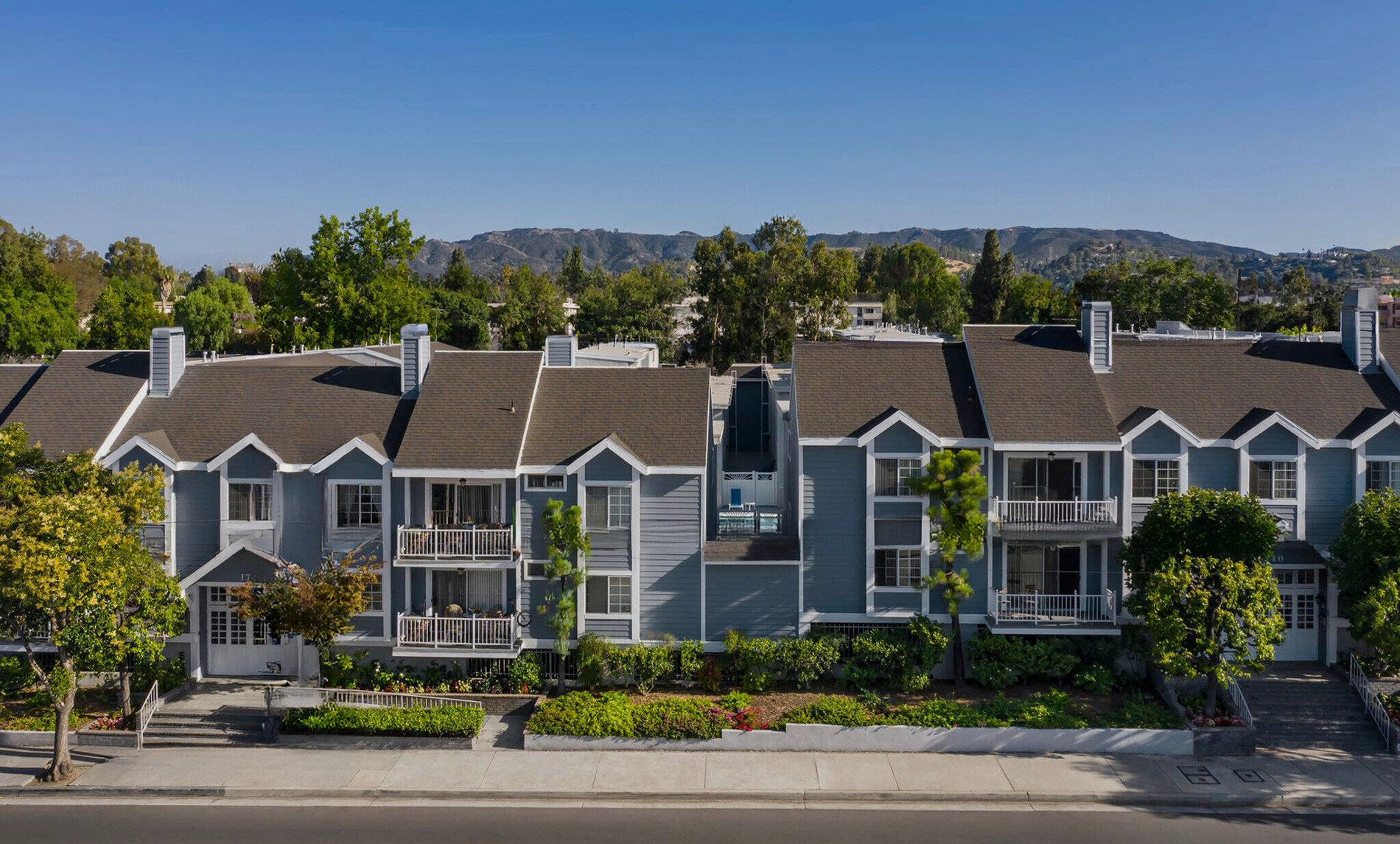 Encino Garden Apartment Homes exterior