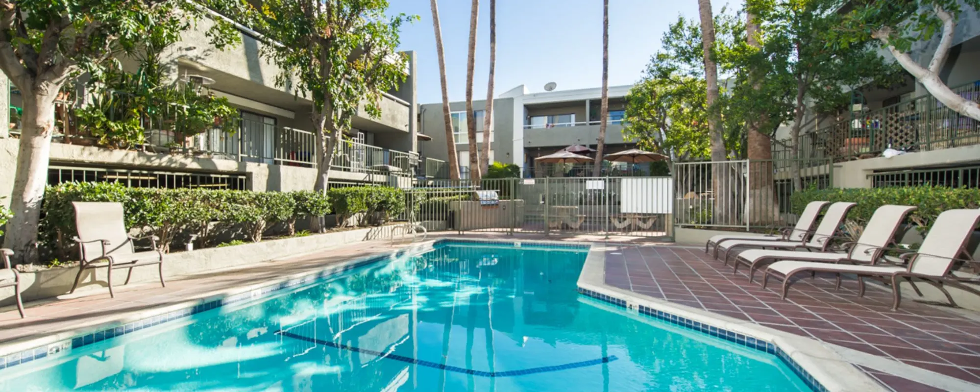 Encino Crest Apartments exterior