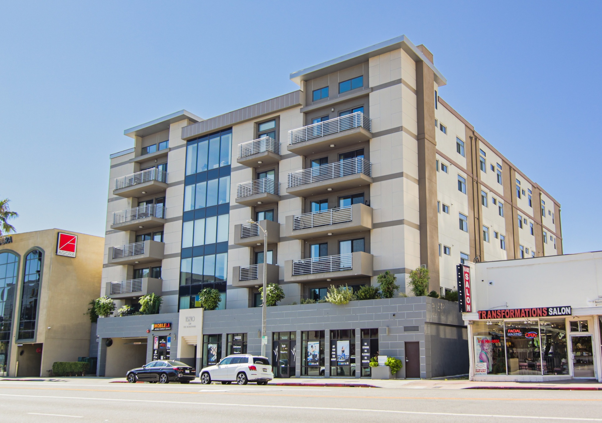 Live On The Boulevard Apartments exterior