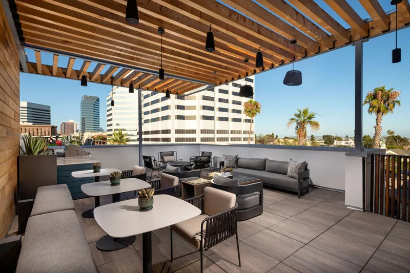 Evani 3223 Wilshire exterior