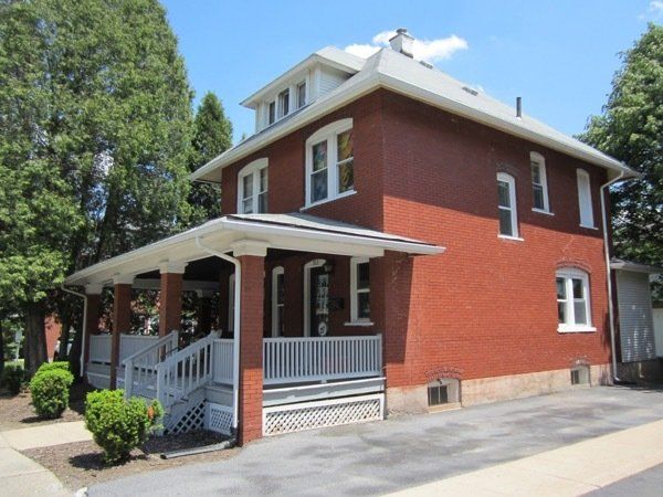 West Beaver 512 House exterior