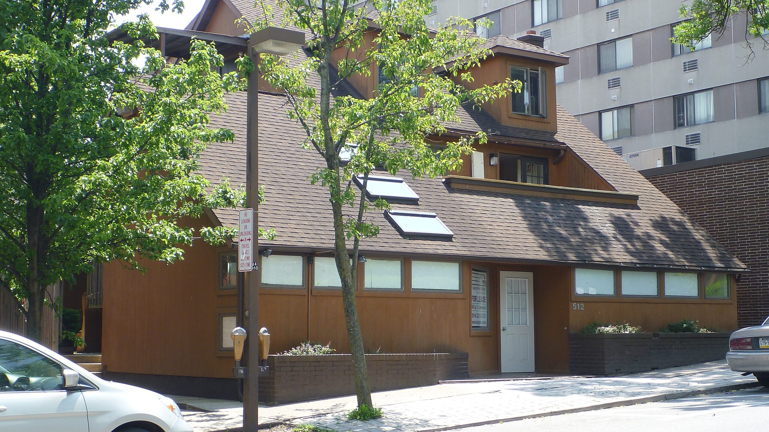 512 E College Ave exterior