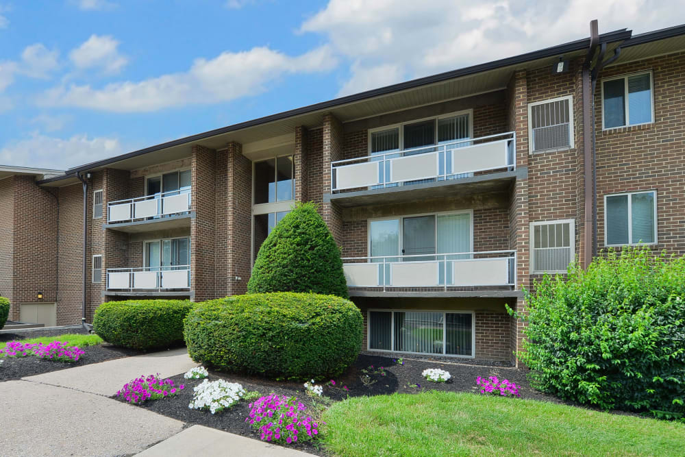 Briarwood Apartments and Townhomes exterior