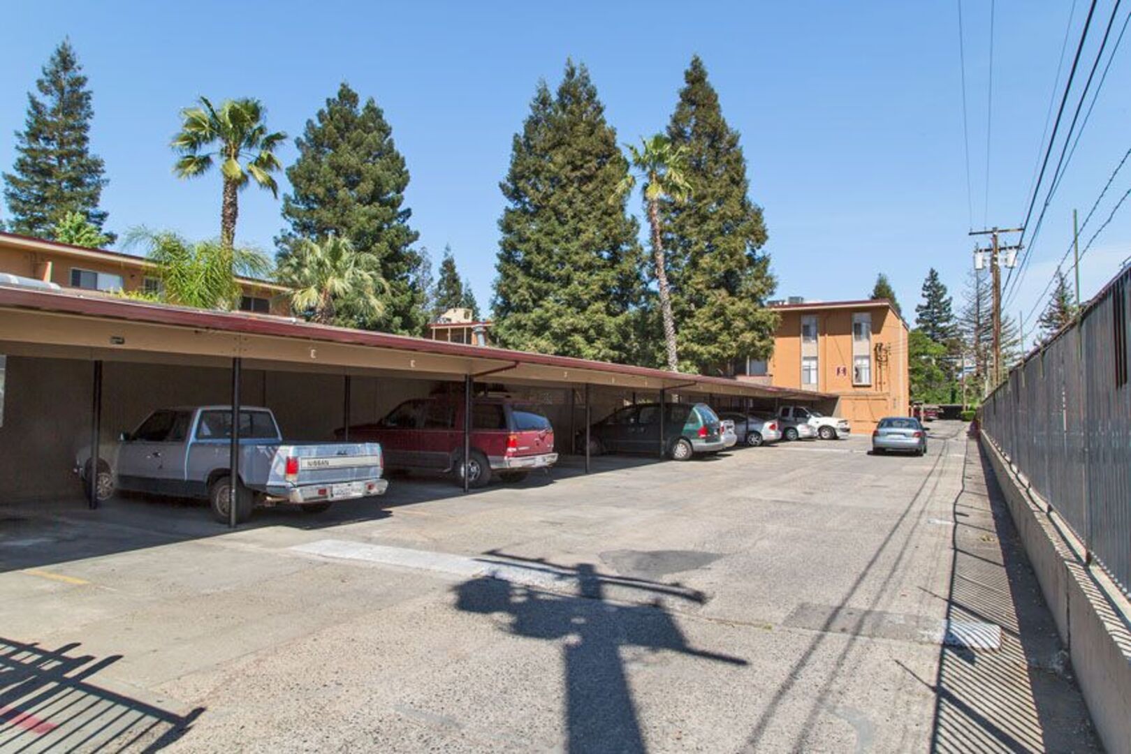 Regalia Crest Apartments Exterior