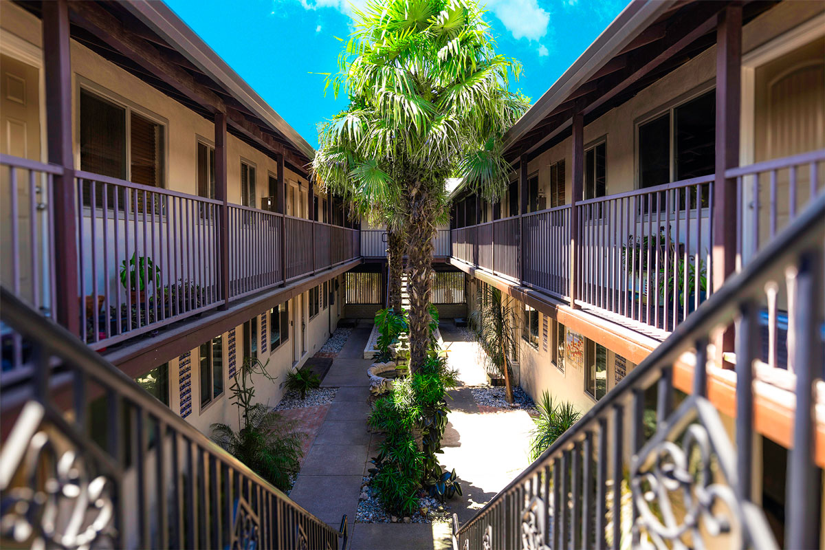 Solana Courtyard Amenities