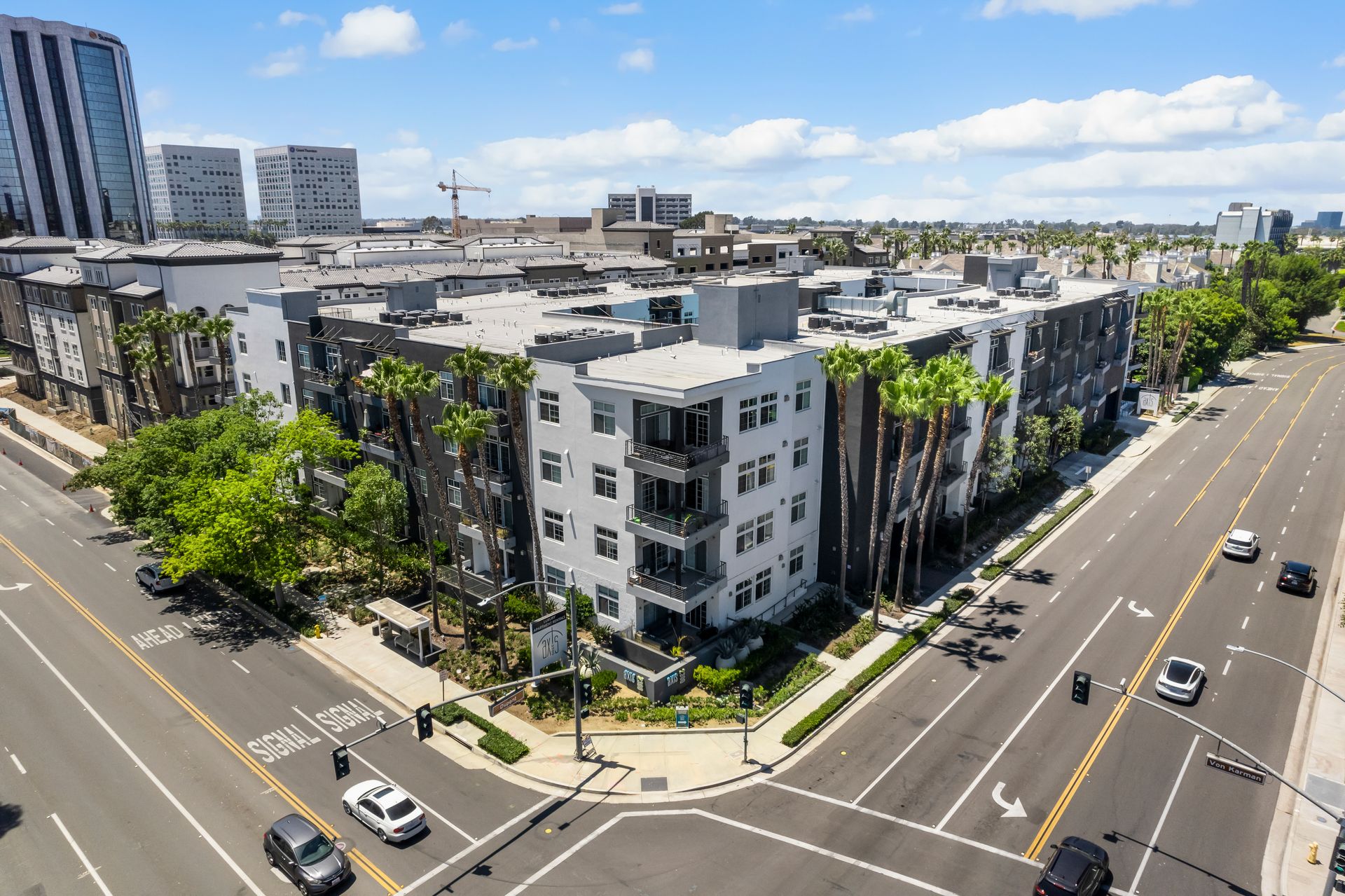 Axis 2300 Amenities