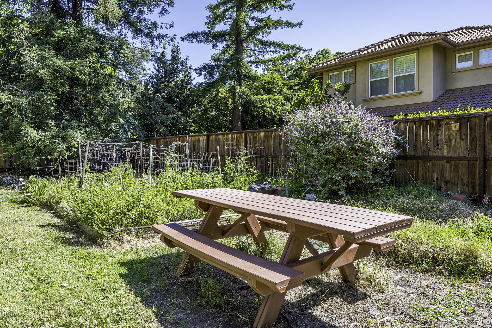 Alvarado Parkside Exterior